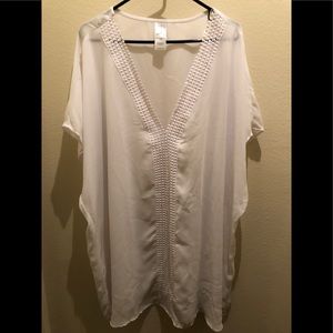 NEW Women’s White tunic